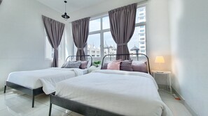 Apartment (No. 7 The Zebra) | Meja, seterika/papan seterika, Wi-fi percuma