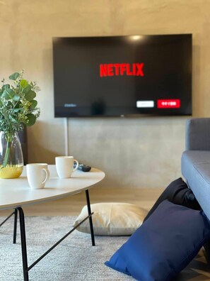 TV, offices - 30 sec to PeacePark! Huge comfort Apt Up to 10ppl (Hiroshima City)