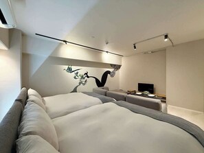 Tabla de planchar con plancha, wifi, ropa de cama