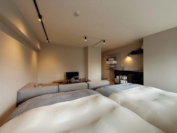 Tabla de planchar con plancha, wifi y ropa de cama 