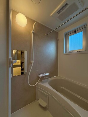 Shower, hair dryer, towels, shampoo