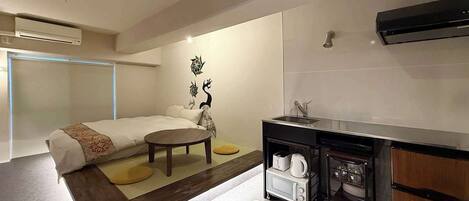 Iron/ironing board, WiFi, bed sheets