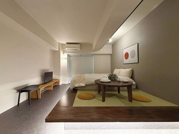 Tabla de planchar con plancha, wifi y ropa de cama 