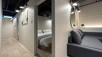 4 bedrooms, iron/ironing board, WiFi, bed sheets