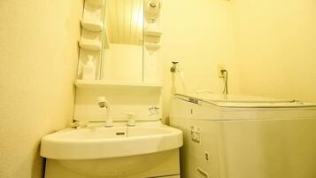 Dusch, hårtork och handdukar