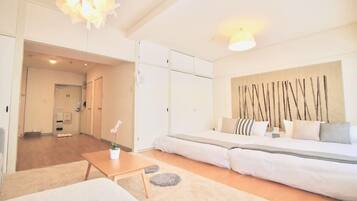 Strykjärn/strykbräda, wi-fi och sängkläder