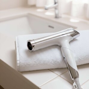 Bruser, hårtørrer, håndklæder