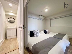 1 bedroom, iron/ironing board, WiFi, bed sheets - Amazing Dome View! 30 sec PeacePark, Up to 10 ppl (Hiroshima City)