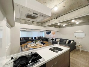 Interior - Amazing Dome View! 30 sec PeacePark, Up to 10 ppl (Hiroshima City)