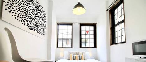 1 dormitorio, tabla de planchar con plancha, wifi y ropa de cama