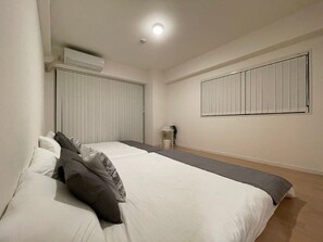 2 habitaciones, tabla de planchar con plancha, wifi y ropa de cama