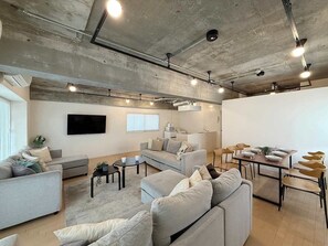 TV, offices - Relax, Explore, and Stay Central in Hiroshima (Hiroshima City)