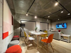 Dining - Peaceful Modern Flat Near Atomic Bomb Dome (Hiroshima City)