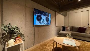 TV, offices
