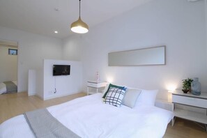 2 bedrooms, iron/ironing board, WiFi, bed sheets