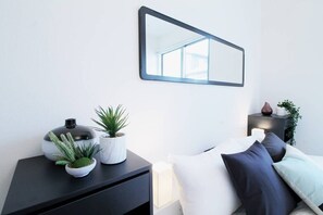 2 bedrooms, iron/ironing board, WiFi, bed sheets - Apt 2mins to Baseball 5mins to Hiroshima Sta 4ppl (Hiroshima City)