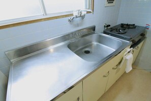 Fridge, microwave, stovetop, cookware/dishes/utensils - Best location ! 1 min walk to Peace Park Dome -701 (Hiroshima City)