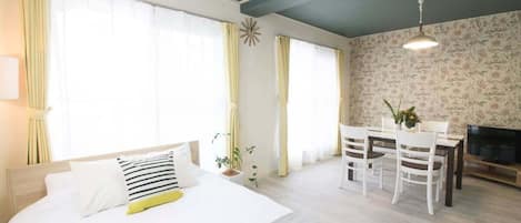 1 slaapkamer, een strijkplank/strijkijzer, wifi, beddengoed