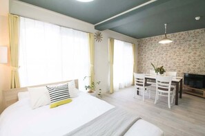 1 dormitorio, tabla de planchar con plancha, wifi y ropa de cama