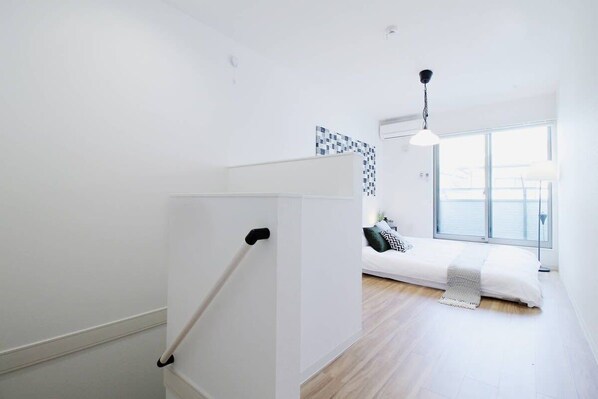 2 habitaciones, tabla de planchar con plancha, wifi y ropa de cama 