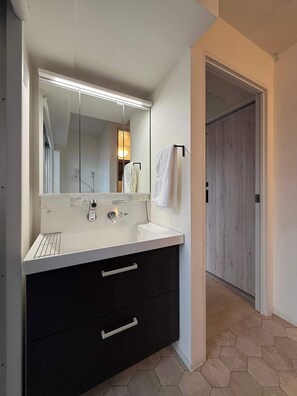 Bathtub, hair dryer, towels - ORIGAMINN 501 by b hotel -  5 mins PeacePark (Hiroshima City)