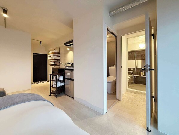 Iron/ironing board, WiFi, bed sheets