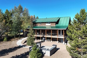 Exterior - Renovated Log Cabin, Hot Tub, 25 mins to Yellowstone (Island Park)