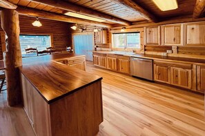 Interior - Renovated Log Cabin, Hot Tub, 25 mins to Yellowstone (Island Park)