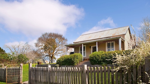 Table Hill Cottage is your quintessential Daylesford miner’s cottage