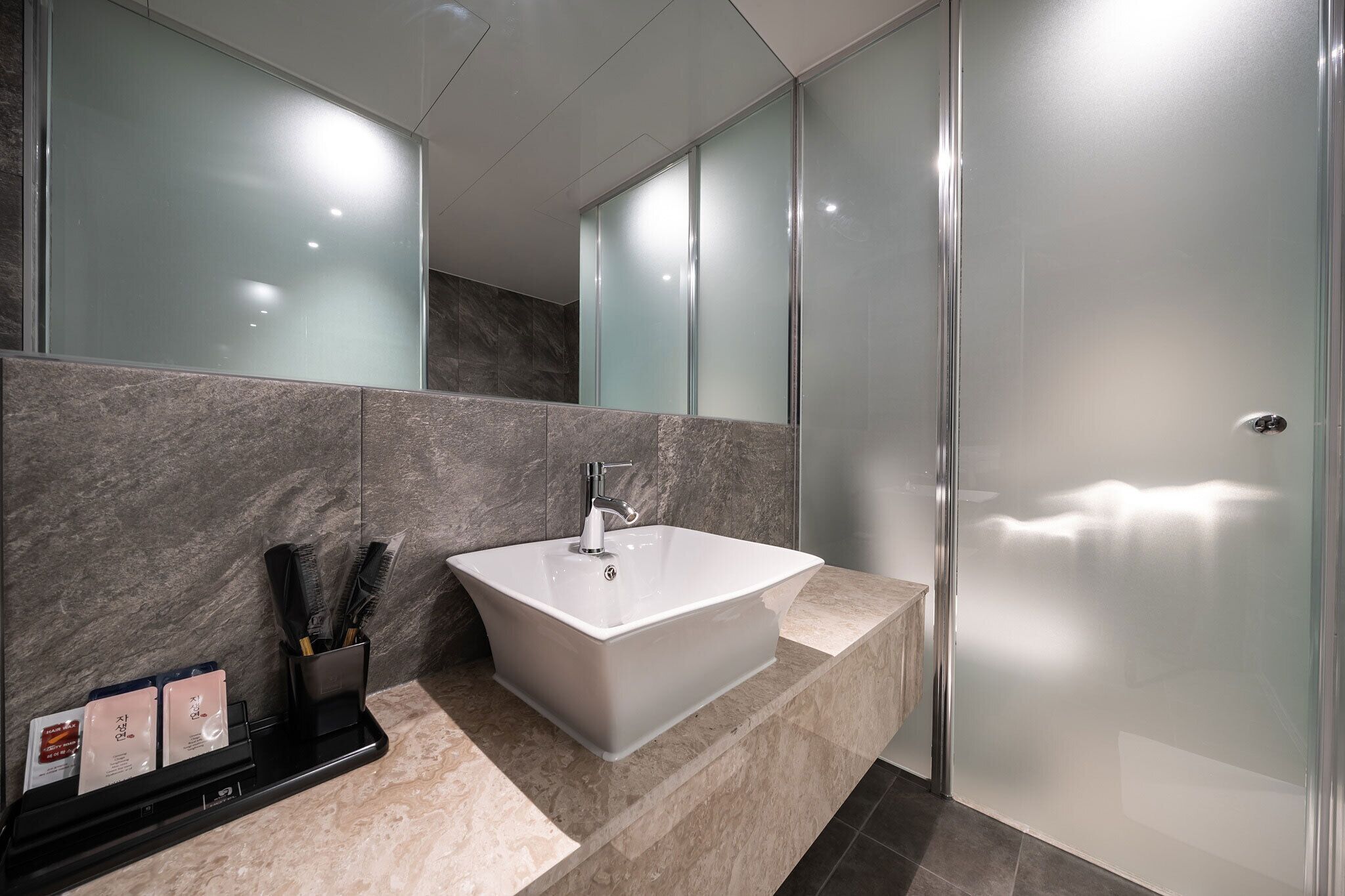 suite double room (massage chair room) | bathroom sink