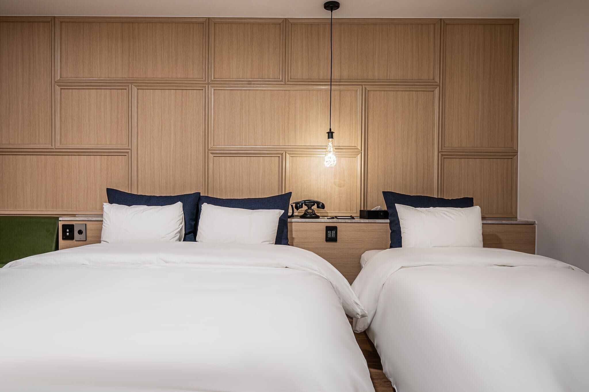 premium twin room | premium bedding, minibar, desk, soundproofing