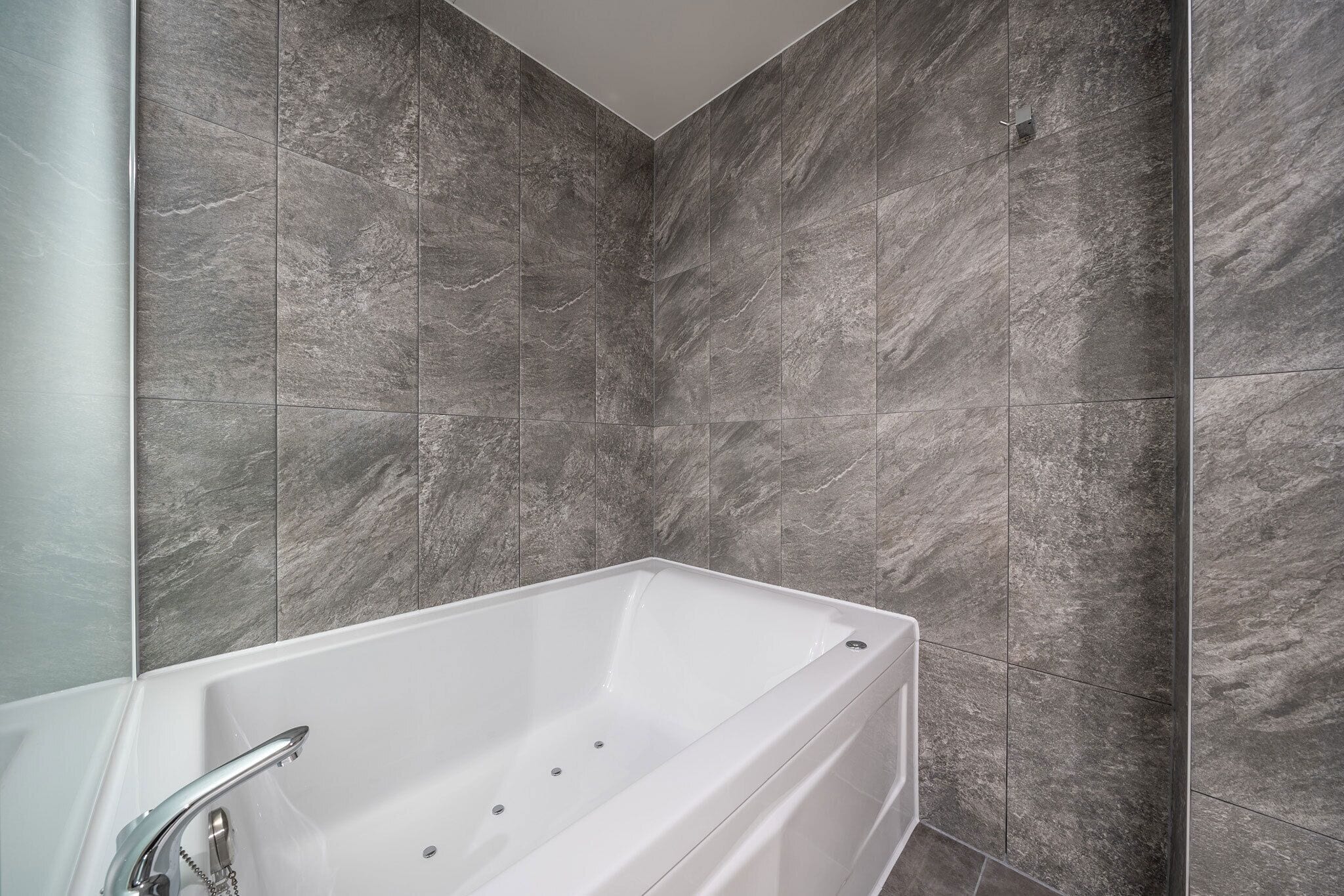 suite double room (massage chair room) | deep-soaking bathtub