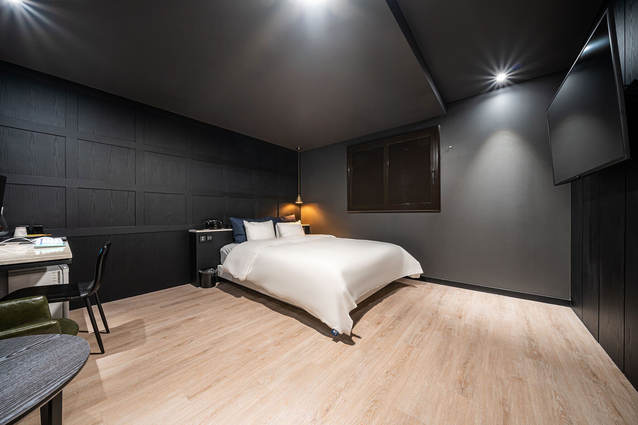 standard double room | premium bedding, minibar, desk, soundproofing