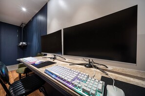 Habitación doble Deluxe (Couple PC Room) | Tecnología