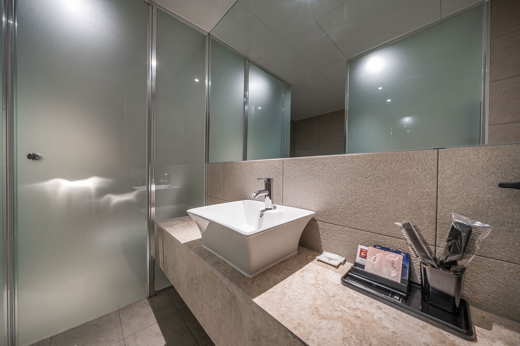 premium twin room | bathroom sink