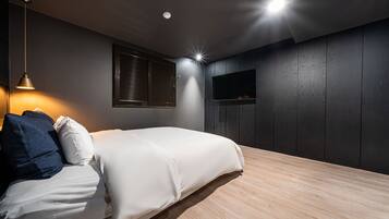 Premium bedding, minibar, desk, soundproofing