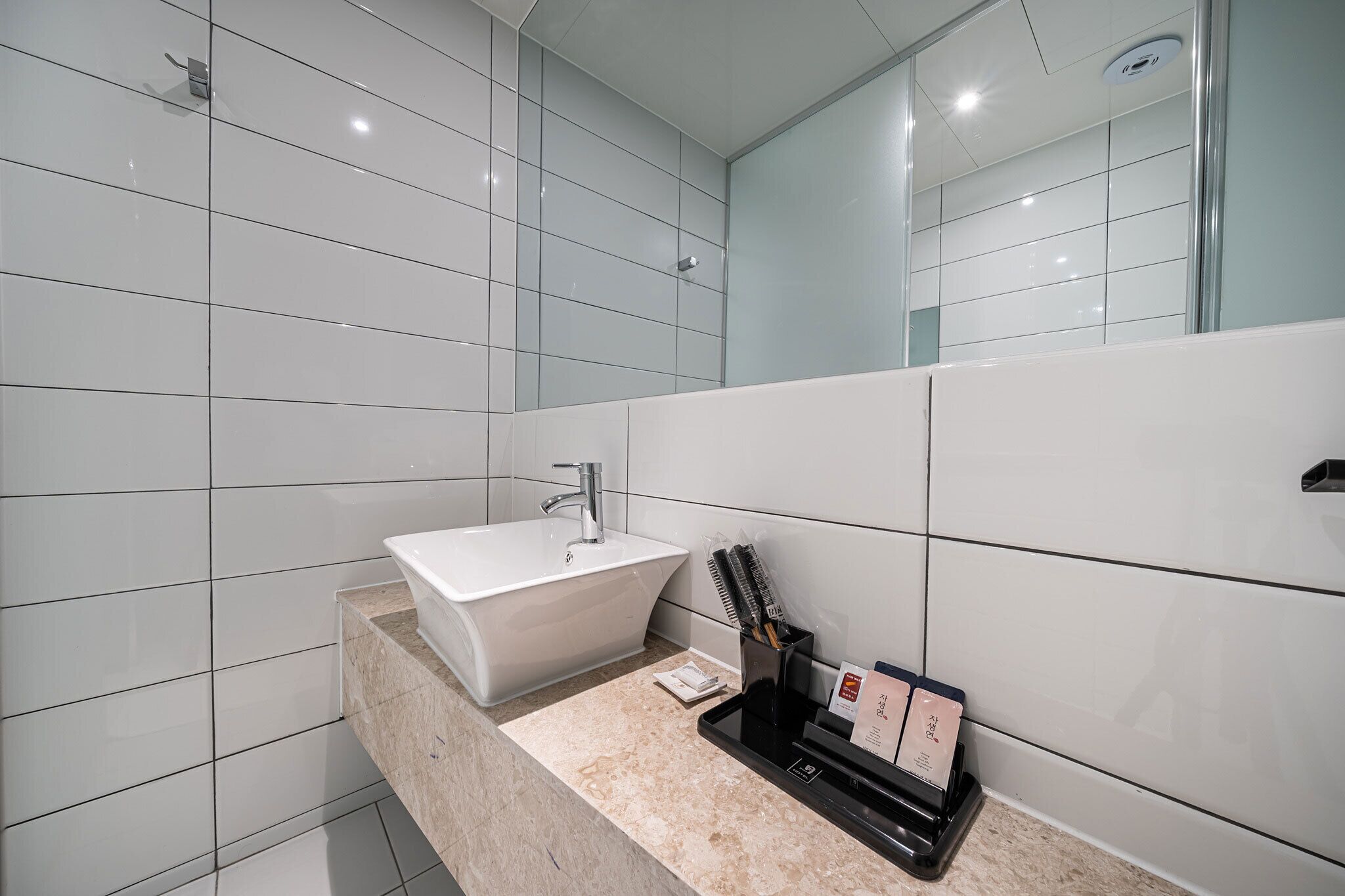 standard double room | bathroom sink