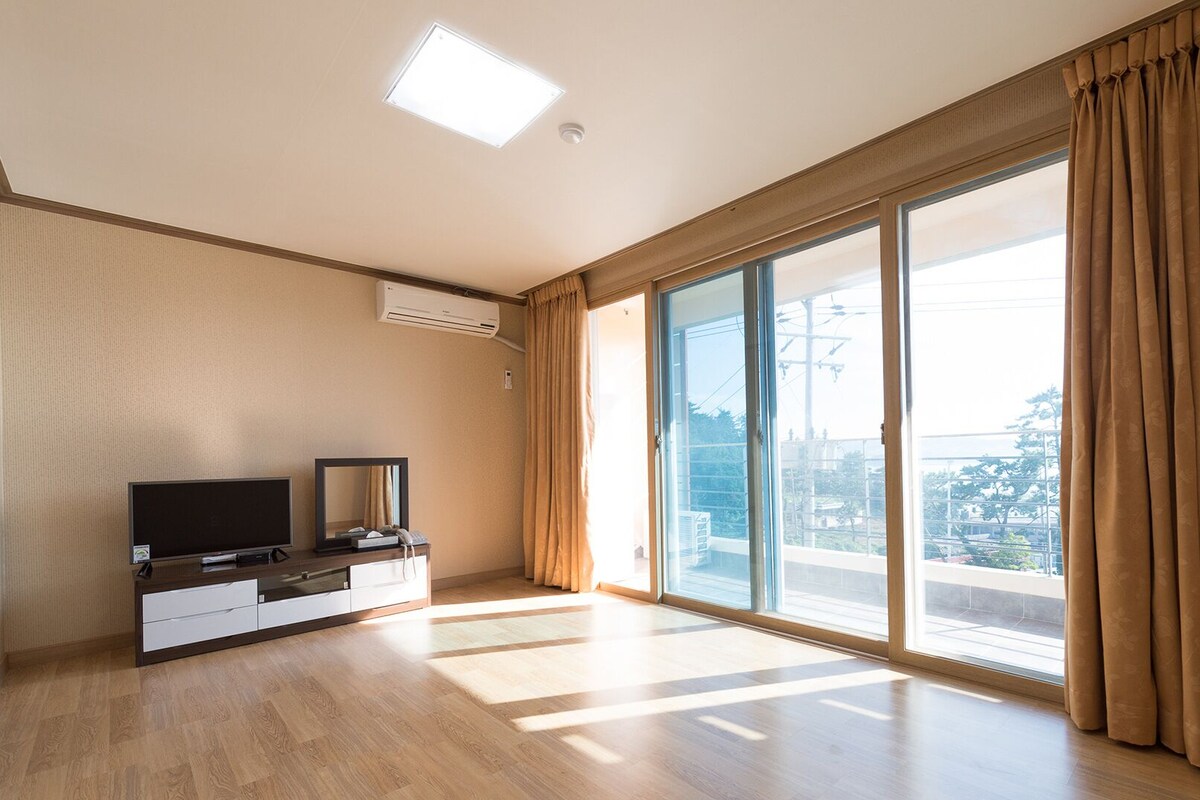 Room (16 PY) | WiFi (free), bed sheets