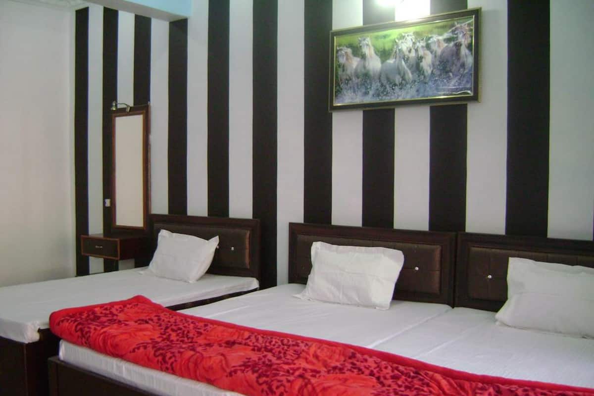 Habitación triple superior, balcón | Wifi gratis