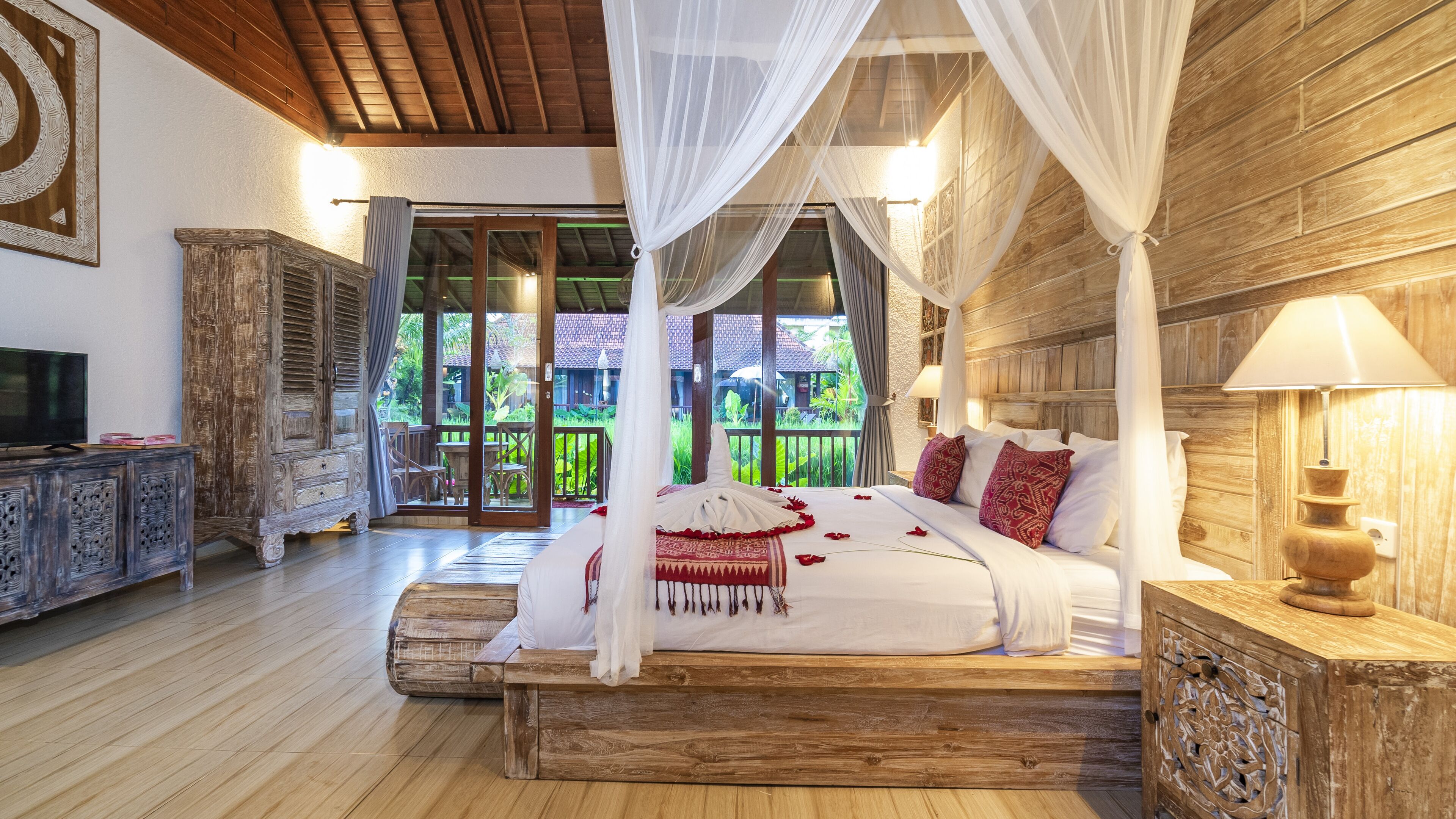 Free WiFi, bed sheets