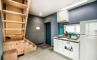 Jasmine | 전용 간이 주방 | 대용량 냉장고, 전자레인지, 쿡탑, 전기 주전자