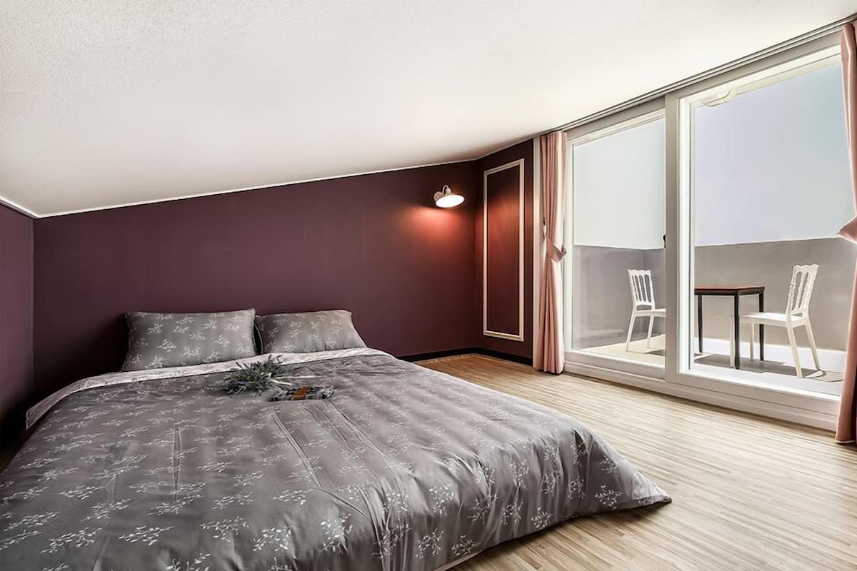 Tulip | 1 Schlafzimmer, schallisolierte Zimmer, kostenloses WLAN