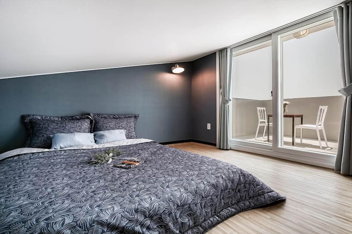 Jasmine | 1 Schlafzimmer, schallisolierte Zimmer, kostenloses WLAN
