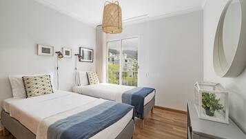 2 chambres, fer et planche à repasser, Wi-Fi, draps fournis