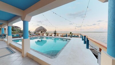 WATERFRONT VILLA  w/ HUGE private pool, dock, security. Only 1mi to town!!