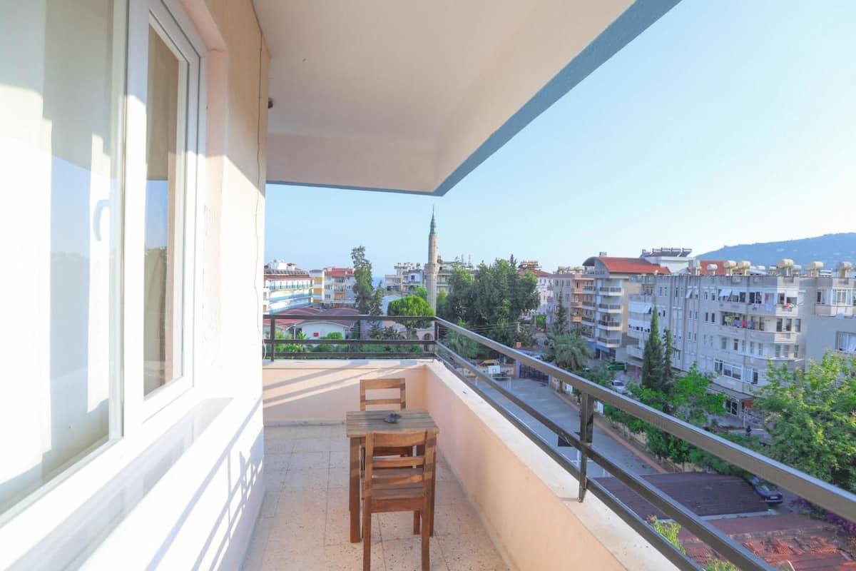 Classic Twin Room | Balcony