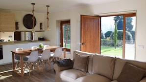 Villa, 3 Bedrooms (Olivinha's) | Living area | Flat-screen TV - Villa Margaridi (Guimarães)