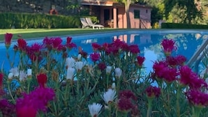 Seasonal outdoor pool - Villa Margaridi (Guimarães)