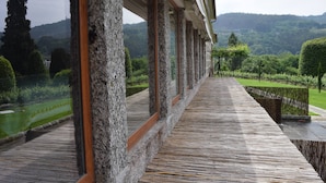 Exterior detail - Villa Margaridi (Guimarães)