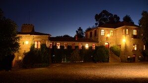 Front of property - evening/night - Villa Margaridi (Guimarães)